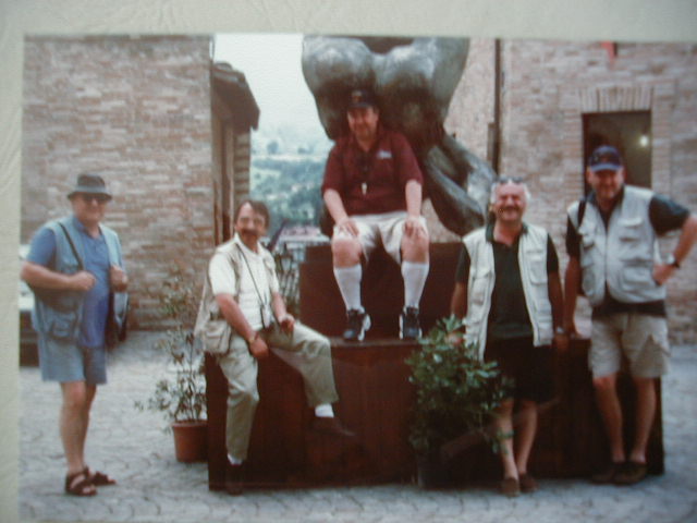 Photo of group on a feature square of Sarnano...