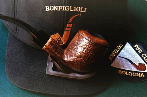 Free form sandblast with smooth top and line around the bowl like a rim...